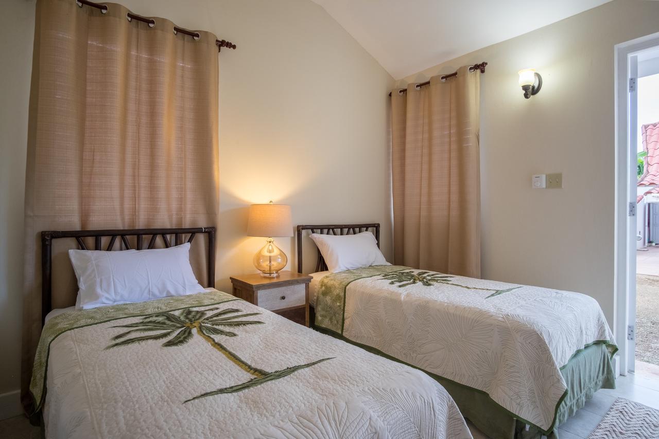 Sunspot Villa Runaway Bay Bagian luar foto