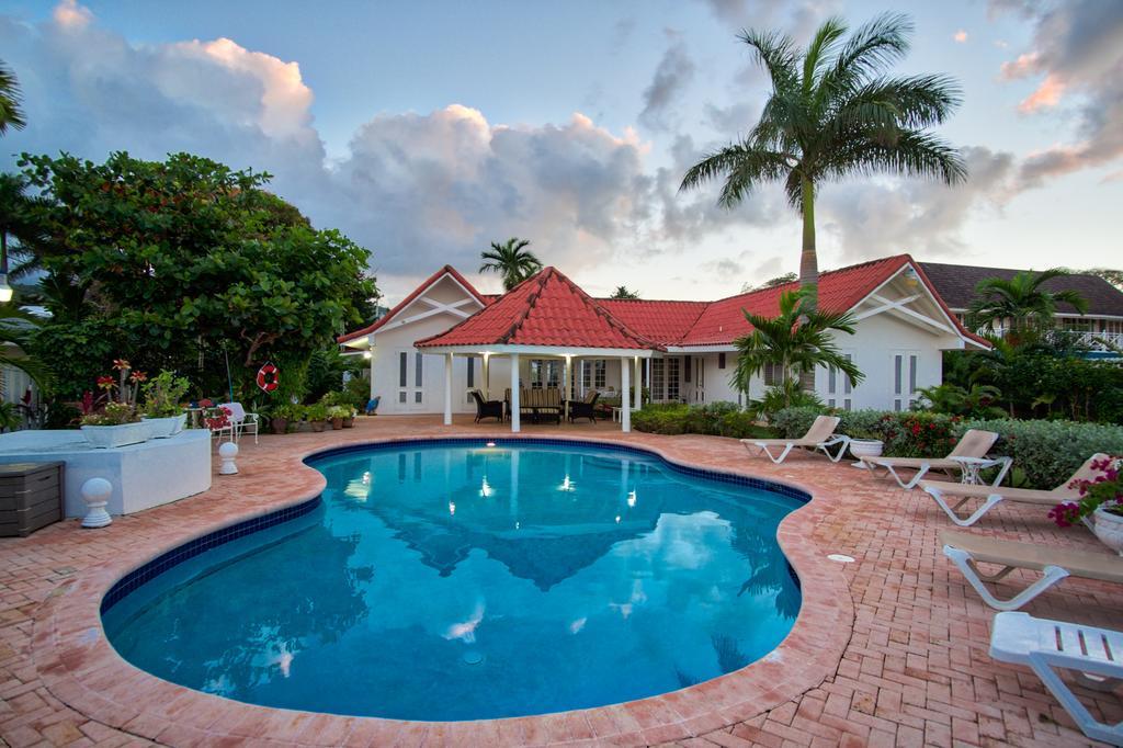 Sunspot Villa Runaway Bay Bagian luar foto