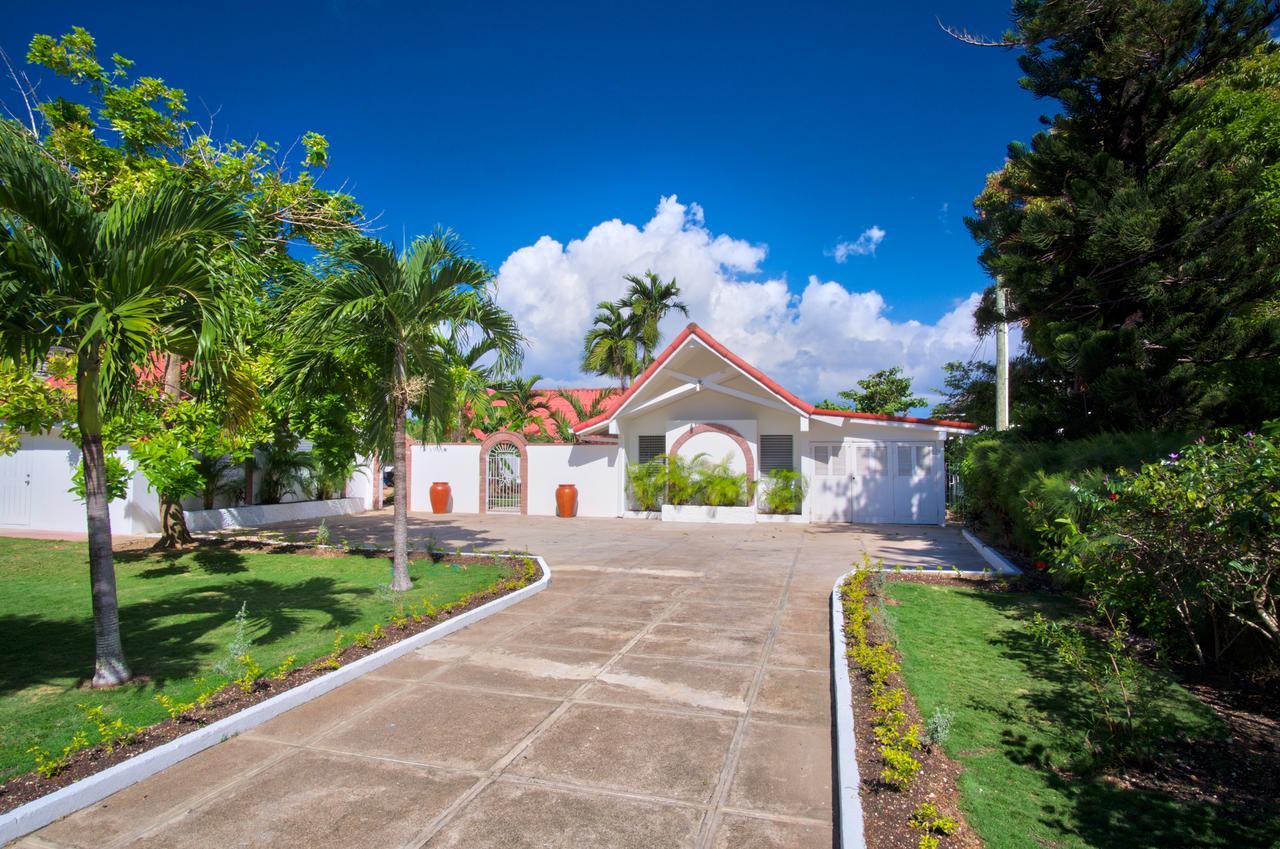 Sunspot Villa Runaway Bay Bagian luar foto